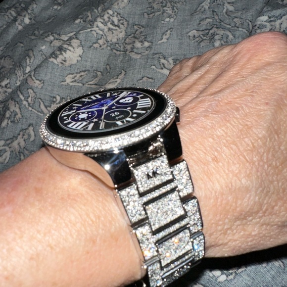 MK Smartwatch - Picture 4 of 4